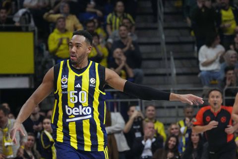 Ανησυχία στη Φενέρμπαχτσε για τον τραυματισμό του Μπόνζι Κόλσον - Πόσο θα μείνει εκτός