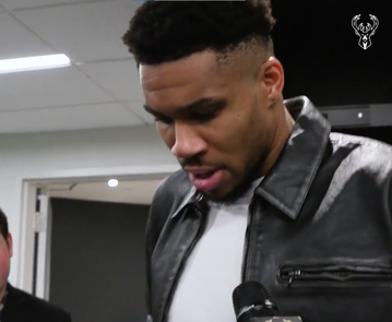 Ο Αντετοκούνμπο πήρε τη φανέλα του Λεμπρόν Τζέιμς:  «Ίσως είναι η τελευταία φορά που ερχόμαστε αντιμέτωποι» (vid)