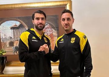 Υποδοχή των φίλων του Αρη στον Ανσαριφάρντ που έφτασε στα Γιαννενα (vid)