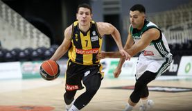 Ο Φλιώνης προχωράει σε επέμβαση για να αντιμετωπίσει τις ενοχλήσεις στη μέση