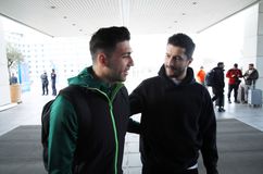 Η αποστολή της ΑΕΚ αναχώρησε για Θεσσαλονίκη και είχε συνάντηση με... Μπακασέτα