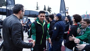 «Πρωταθλητή σε θέλουμε Παναθηναϊκέ» - Αποθέωση στις Σέρρες για την αποστολή του «τριφυλλιού» (gallery)