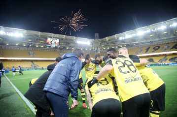 Οπαδοί της ΑΕΚ ταξίδεψαν ακόμα και από το εξωτερικό, «τρελάθηκαν» Αλμέιδα και παίκτες