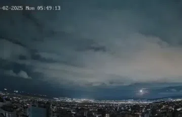 Έγινε κι αυτό: Μετεωρίτης πέρασε πάνω από τον ουρανό της Κορινθίας και έκανε τη νύχτα... μέρα - Βίντεο που κόβει την ανάσα