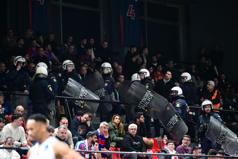 Καταγγελία Μπεσίκτας για προσβλητικό πανό στο ματς με Πανιώνιο:  «Ανήθικη και προκλητική συμπεριφορά»