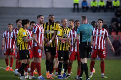 Το VAR που... κόλλησε ξανά, η διαίσθηση του Παπαδόπουλου και η ανατροπή που ετοιμάζει ο Μπενίτεθ