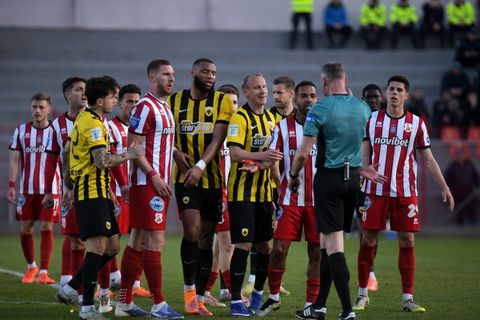 Το VAR που... κόλλησε ξανά, η διαίσθηση του Παπαδόπουλου και η ανατροπή που ετοιμάζει ο Μπενίτεθ