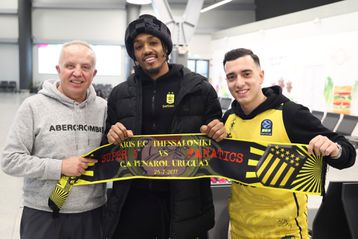 Ομάδα και φίλαθλοι έγιναν ένα στο αεροδρόμιο «Μακεδονία» στην αναχώρηση του τσάρτερ!