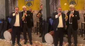 Ο Ηλιόπουλος τραγούδησε στην κοπή πίτας των παλαιμάχων της ΑΕΚ (vid)