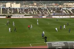 Απίθανη υπόδειξη οφσάιντ στο Καλαμάτα – Καλλιθέα: Ο επιθετικός καλυπτόταν τουλάχιστον τρία μέτρα και από τρεις παίκτες (vid)