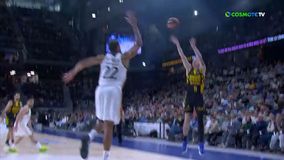 Απίθανο τρίποντο του Κάιλ Γκάι στη... μούρη του Ταβάρες (vid)