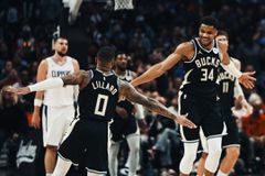 Άψογη συνεργασία στο Λ.Α.: Οι Αντετοκούνμπο και Λίλαρντ έβαλαν μαζί 69 πόντους στους Κλίπερς (vids)