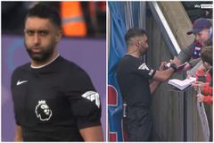 Σάλος στην Αγγλία με διαιτητή να μοιράζει αυτόγραφα στους οπαδούς (vid)