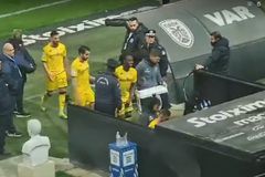 Ο Οντουμπάτζο έπιασε τα γεννητικά του όργανα πριν μπει στη φυσούνα (vid)