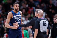 Απίστευτο... εξαψήφιο πρόστιμο: Το ΝΒΑ τιμώρησε αυστηρά τον Γκομπέρ για όσα είπε για τους διαιτητές!