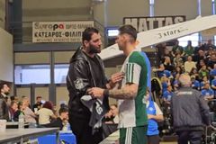 Το... πηγαδάκι του Μήτογλου με τον Μπουρούση λίγο πριν το τζάμπολ στην Καρδίτσα