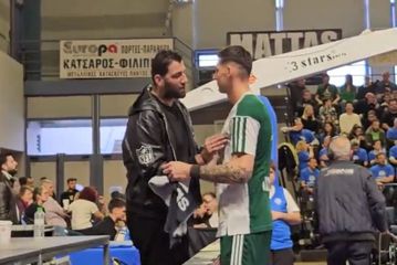 Το... πηγαδάκι του Μήτογλου με τον Μπουρούση λίγο πριν το τζάμπολ στην Καρδίτσα