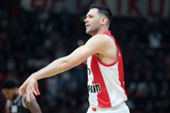 Παπανικολάου: «Προσπαθούμε να κάνουμε κάθε μέρα περήφανο τον κόσμο του Ολυμπιακού»