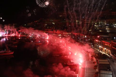 Η νύχτα έγινε μέρα για τα 100 χρόνια του Ολυμπιακού - Το απολαυστικό βίντεο της «ερυθρόλευκης» ΠΑΕ