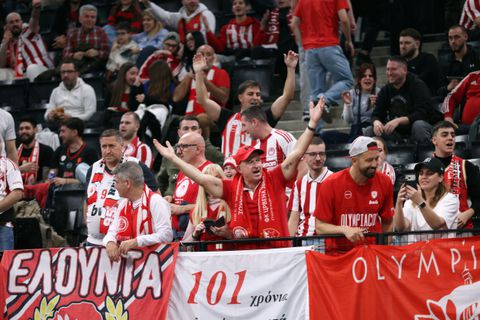 «Κοκκίνισε» το Παρίσι για χάρη του Ολυμπιακού (vid)