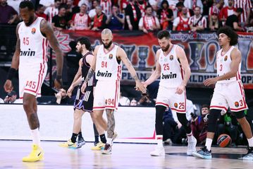 Ο «πυραυλοκίνητος» Ολυμπιακός έσβησε κεράκια στο Παρίσι με τρίποντα