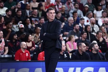 Ο Μπαρτζώκας αποθέωσε φιλάθλους και παίκτες μετά τη νίκη επί της Παρί