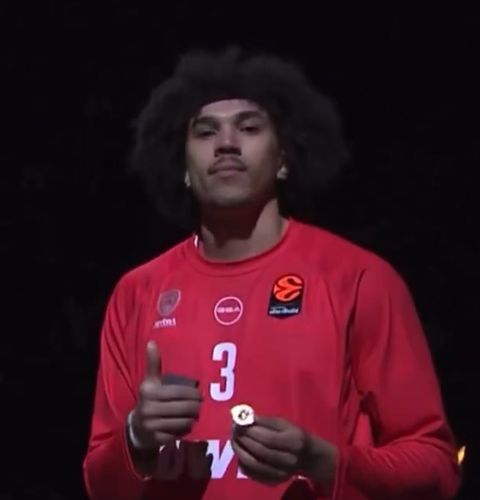 Ο Τάισον Γουόρντ βραβεύτηκε από την Παρί με το δαχτυλίδι του περσινού πρωταθλήματος (vid)