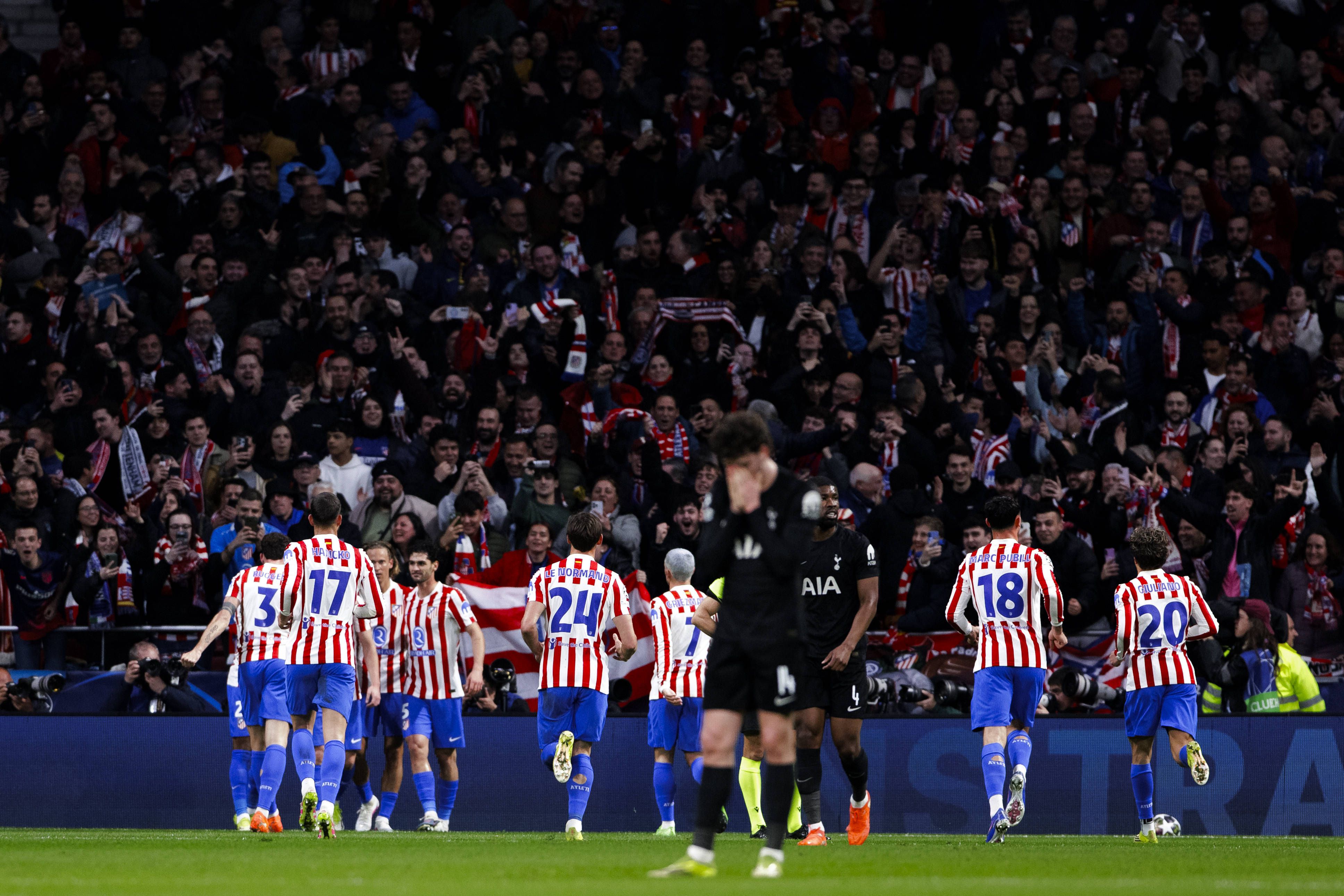 Δεν ξανάγινε: Η Τότεναμ έφαγε τρία γκολ στο πρώτο τέταρτο και άλλαξε τερματοφύλακα! (vids)