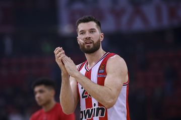 Ο Άλεκ Πίτερς για όλα: Για Βεζένκοφ, Μπαρτζώκα και τη στιγμή που «από τα νεύρα μου ήθελα να σπάσω το κινητό» (vids)