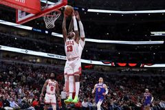 Η τρομερή... γκάφα των Μπουλς: Προσπάθησαν να καρφώσουν δύο παίκτες μαζί και κανείς δεν τα κατάφερε (vid)