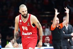 Ράιτ και Φουρνιέ «καθάρισαν» την Μακάμπι για την πρωτιά του Ολυμπιακού που περιμένει αντίπαλο στα playoffs