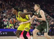 Η Φενέρμπαχτσε με σπουδαίο Χέιζ-Ντέιβις πέρασε από το άντρο της Μπάγερν και «κλείδωσε» τη δεύτερη θέση