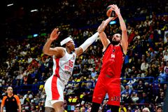 Η τελευταία παράσταση της Αρμάνι με πρωταγωνιστές ΛεΝτέι - Μίροτιτς ήταν εκκωφαντική