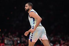 «Δεν είναι στα πλάνα της Βαλένθια ο Τόμπσον - Ενδιαφέρον από την Αρμάνι Μιλάνο»