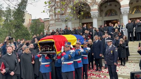 Με στρατιωτικές τιμές η κηδεία του Μιρτσέα Λουτσέσκου - Σύσσωμος ο ΠΑΟΚ στο Βουκουρέστι