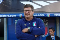 Όταν μία... κλωτσιά στον πισινό κόστισε 15.000 ευρώ στον Μπαλντίνι (vid)