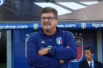 Όταν μία... κλωτσιά στον πισινό κόστισε 15.000 ευρώ στον Μπαλντίνι (vid)