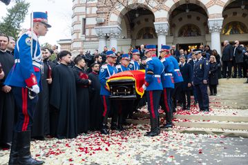 Ποιοι φίλαθλοι ταξίδεψαν 450 χιλιόμετρα για να είναι στην κηδεία του Μιρτσέα Λουτσέσκου (pic)