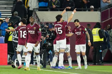 Μαυροπάνος ξανά: Με νέα εντυπωσιακή κεφαλιά άνοιξε το σκορ για τη Γουέστ Χαμ (vid)