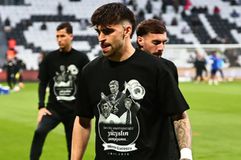 Με φανέλες στη μνήμη του Μιρτσέα Λουτσέσκου οι παίκτες της Μπεσίκτας (pic)