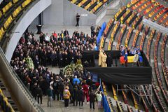 Οπαδοί της Ντιναμό και Στεάουα Βουκουρεστίου τραγούδησαν μαζί σύνθημα για τον Μιρτσέα Λουτσέσκου (vid)