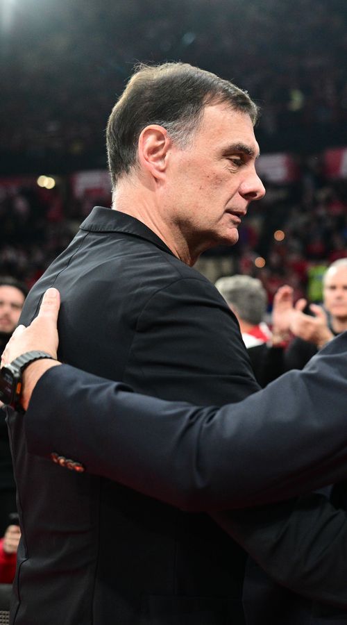 Η ραψωδία του Μπαρτζώκα και η παραφωνία του Αταμάν