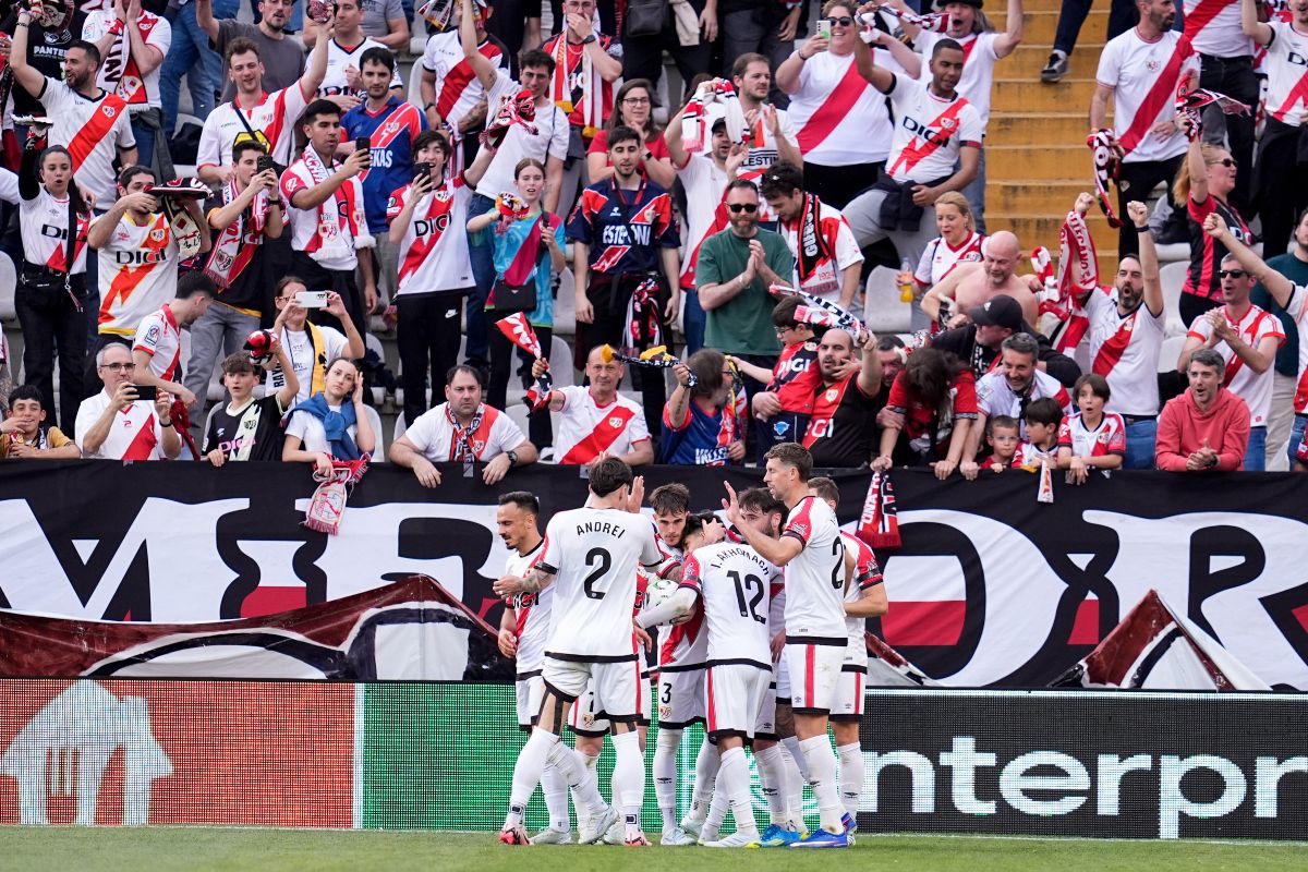 «Μάχη» στην εξέδρα με… La Vida Pirata και η απάντηση των οπαδών της ΑΕΚ (vid)