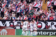 «Μάχη» στην εξέδρα με… La Vida Pirata και η απάντηση των οπαδών της ΑΕΚ (vid)