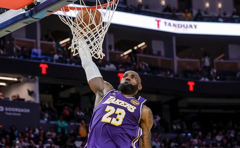 ΛεΜπρόν show με Γουόριορς, αλλά ... κάποιος έλειπε (vid)