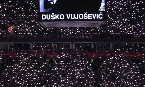 Ανατριχίλα στο Βελιγράδι: Το «αντίο» της Παρτίζαν στον θρύλο Ντούσκο Βουγιόσεβιτς (vids)