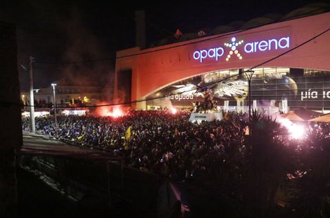 Κιτρινόμαυρη Κυριακή: Χιλιάδες οπαδοί της ΑΕΚ έξω από την Opap Arena, πάρτι με Djs η Original μετά το ματς