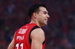 Η αποθέωση του Σλούκα από τη σύζυγό του και οι αναρτήσεις του ηγέτη του Ολυμπιακού