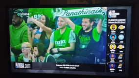 Φίλαθλος του Παναθηναϊκού σήκωσε κασκόλ στα play offs του ΝΒΑ