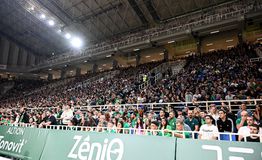 Υπέροχη ατμόσφαιρα από 11.000 φιλάθλους του Παναθηναϊκού στο ΟΑΚΑ (vid)